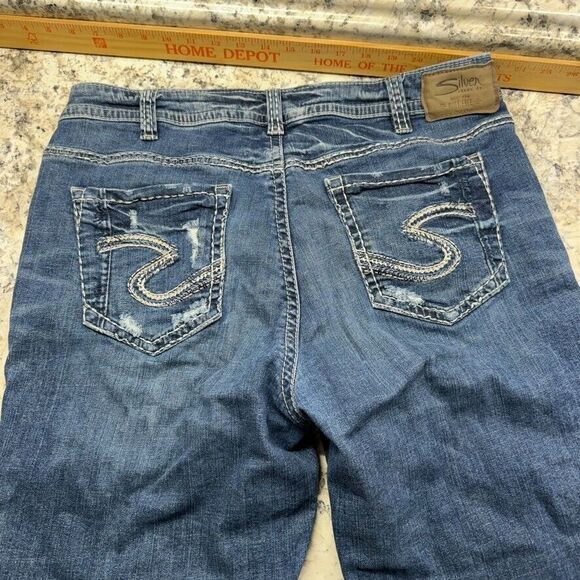 Silver Women's Suki Capri Jeans Size 18/L 22 1/2 Dark Wash Mid Rise Distressed - Picture 7 of 15